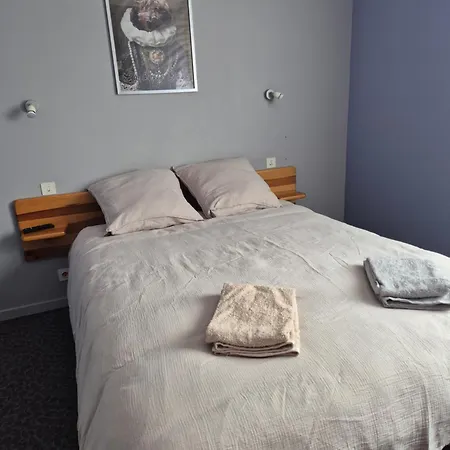 Inn Bin Vendued Cha Nous *